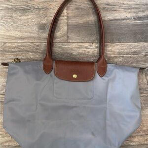 Like New Large Longchamp Le Pliage Gray